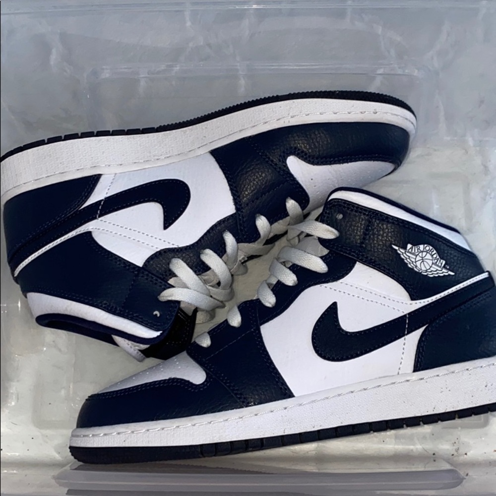 Jordan 1 mids